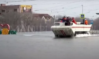 Tysiące ewakuowanych po tym, jak pęknięcie tamy pogarsza powódź na południu Rosji [WIDEO]
